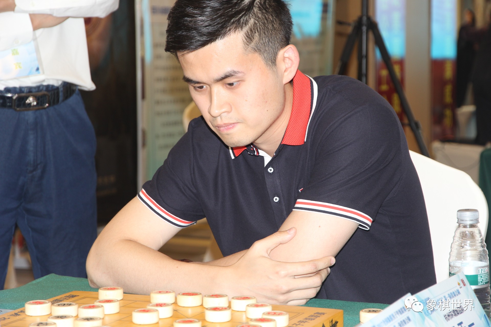 王天一最新棋赛，对手激烈碰撞，友情绽放如花朵
